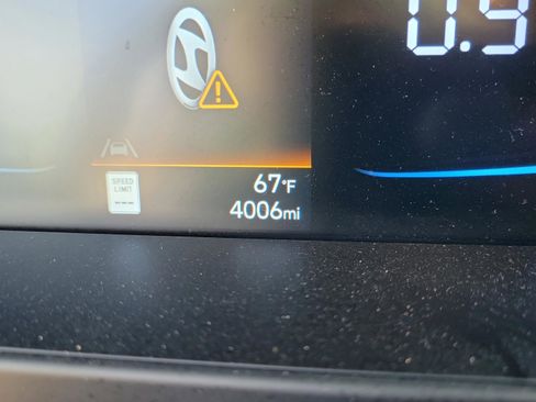 Certified 2025 Hyundai Elantra Sport image 23