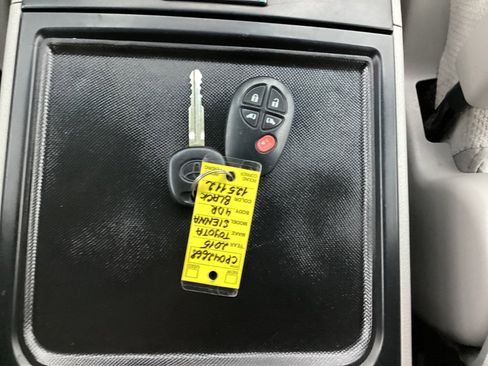 Used 2015 Toyota Sienna LE AWD/4WD image 39