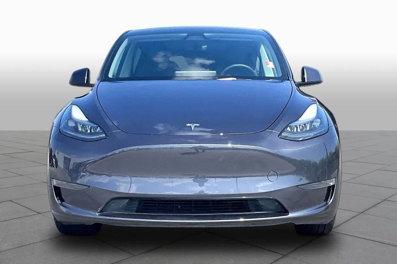 Used 2025 Tesla Model Y Long Range RWD image 3