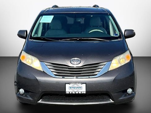 Used 2012 Toyota Sienna XLE w/ Premium Pkg FWD image 2