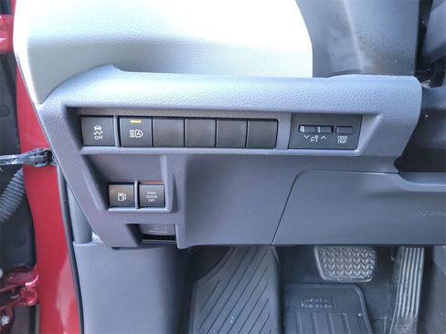 Used 2022 Toyota Sienna XLE image 25