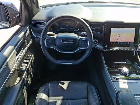 Used 2024 Jeep Wagoneer L Series II RWD image 11