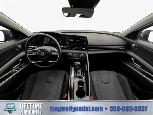 New 2025 Hyundai Elantra SE image 13
