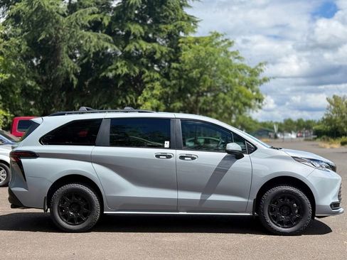 Used 2025 Toyota Sienna XLE Woodland Edition AWD/4WD image 6