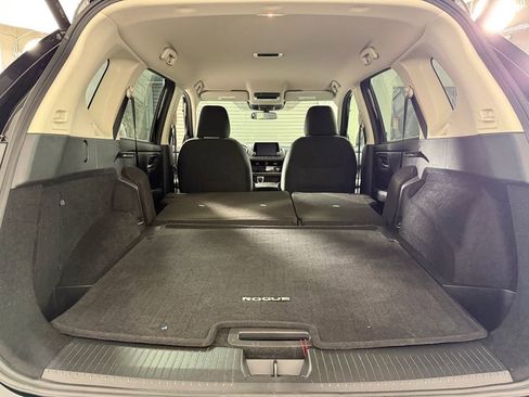 Used 2025 Nissan Rogue SV image 23
