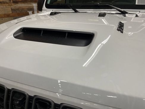 New 2026 Jeep Wrangler Moab image 9