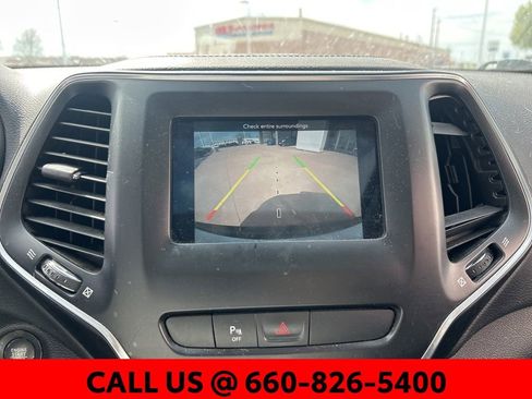 Used 2019 Jeep Cherokee Latitude Plus image 12