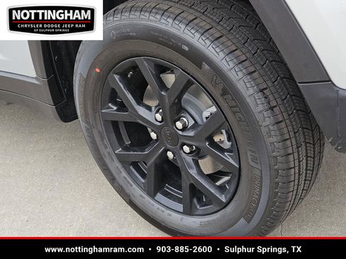 New 2025 Jeep Grand Cherokee Altitude image 5