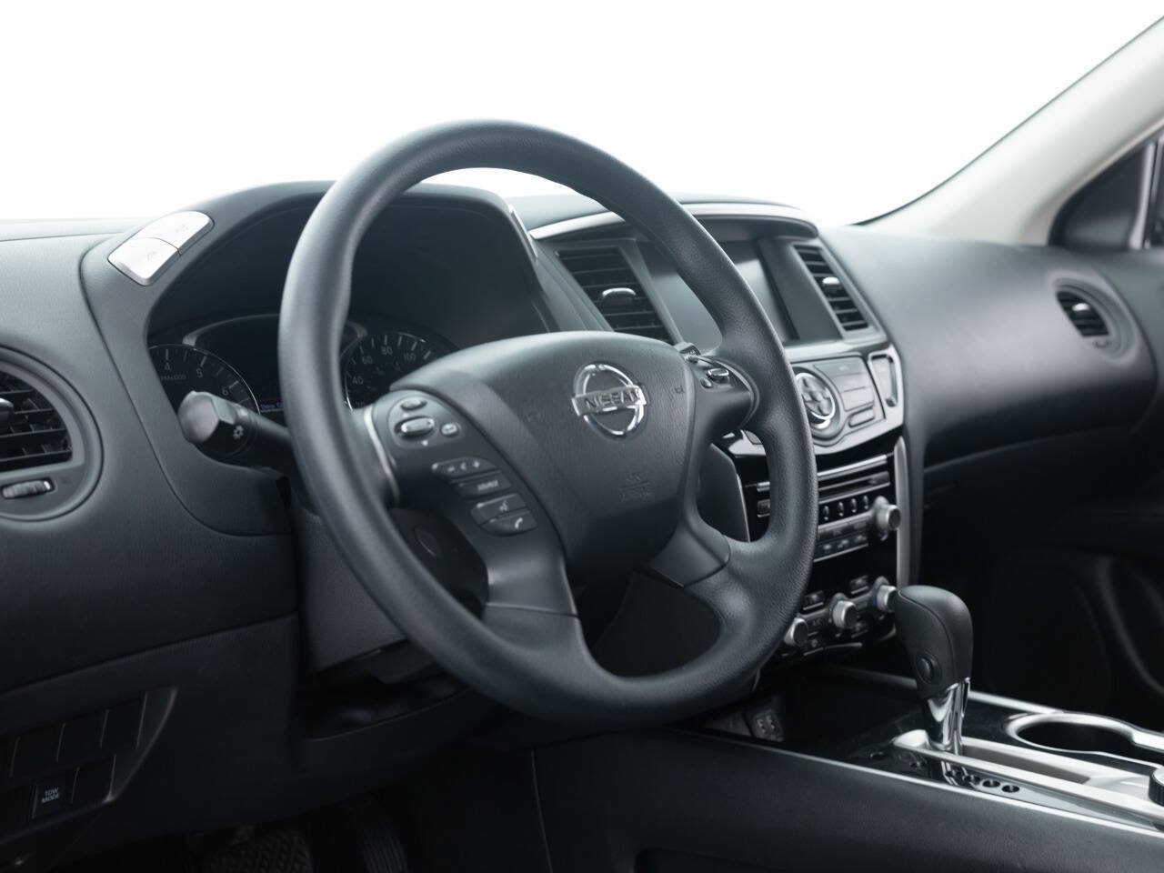 Used 2018 Nissan Pathfinder S AWD/4WD image 23