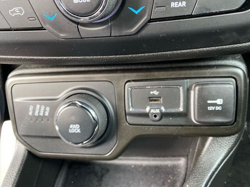 Used 2022 Jeep Renegade Latitude w/ Convenience Group AWD/4WD image 10