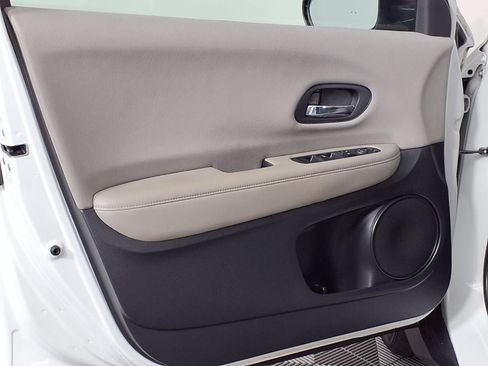 Used 2018 Honda HR-V LX image 20