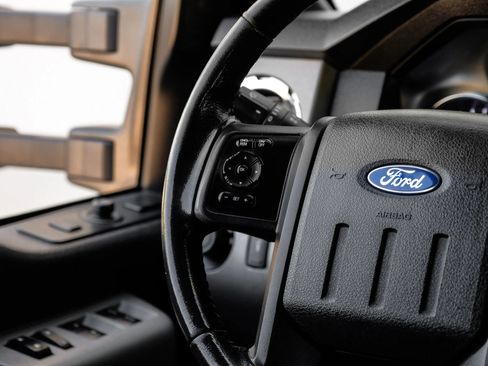 Used 2013 Ford F250 Lariat image 23