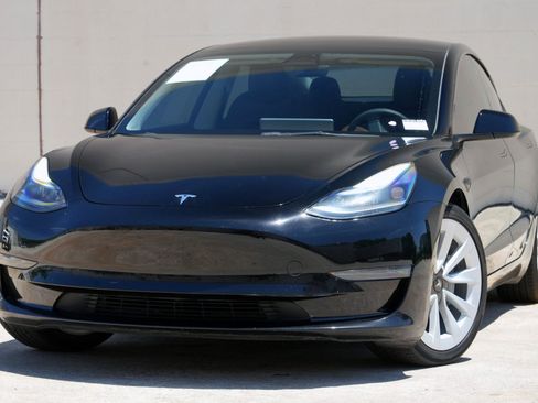 Used 2023 Tesla Model 3 Standard Range RWD image 3