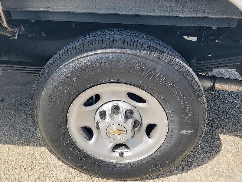 Used 2025 Chevrolet Express 3500 w/ Power Convenience Package RWD image 9