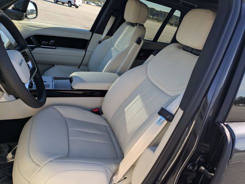 New 2026 Land Rover Range Rover SE image 19