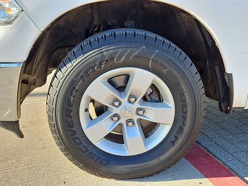 Used 2020 RAM 1500 Classic SLT image 5