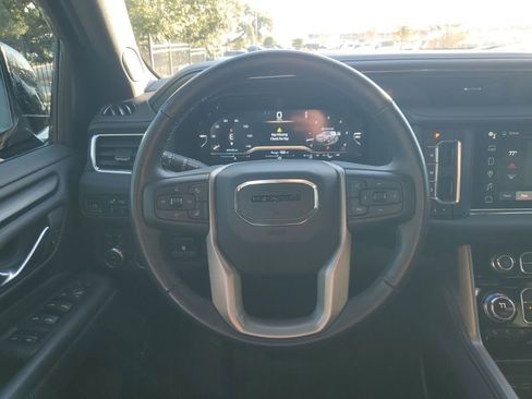 Used 2022 GMC Yukon Denali w/ Denali Premium Package image 24
