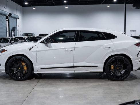 Used 2019 Lamborghini Urus image 3