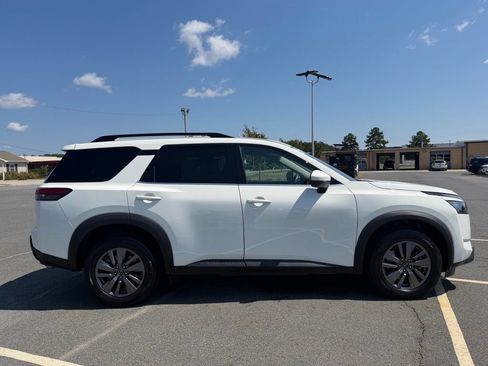 Used 2025 Nissan Pathfinder SV AWD/4WD image 2