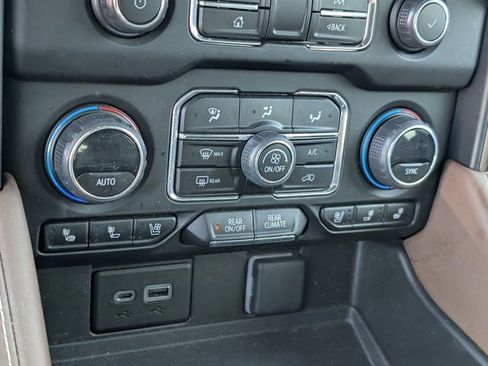 Used 2023 Chevrolet Tahoe High Country AWD/4WD image 15