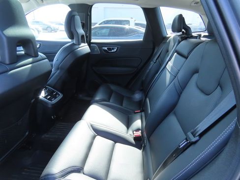 Used 2018 Volvo XC60 T6 Inscription w/ Luxury Seat Package AWD/4WD image 11