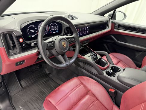 Used 2024 Porsche Cayenne Coupe AWD/4WD image 26