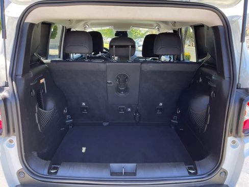 Used 2020 Jeep Renegade Altitude FWD image 9