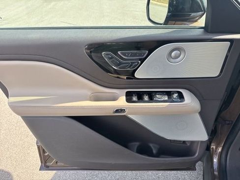 Used 2022 Lincoln Aviator Reserve w/ Equipment Group 201A image 12