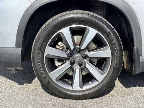 Used 2024 Honda Pilot Touring image 13