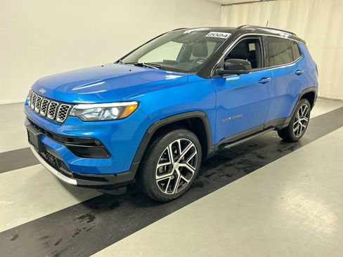 Used 2024 Jeep Compass Limited w/ Elite Group image 5