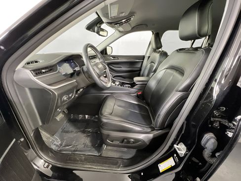 Used 2022 Jeep Grand Cherokee Limited image 20