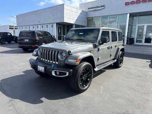 Used 2022 Jeep Wrangler Unlimited Sahara w/ Cold Weather Group AWD/4WD image 3