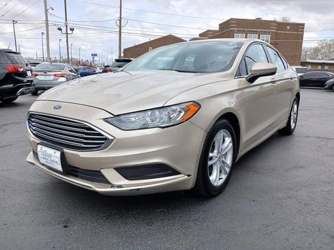 Used 2018 Ford Fusion SE w/ Fusion SE Technology Package image 5