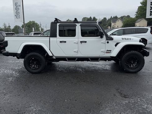 Used 2022 Jeep Gladiator Sport AWD/4WD image 2