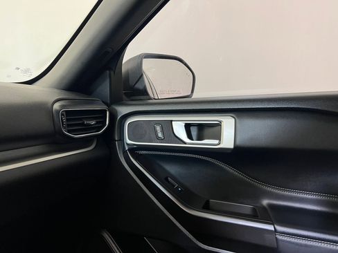 Used 2020 Ford Explorer XLT w/ Equipment Group 202A image 30