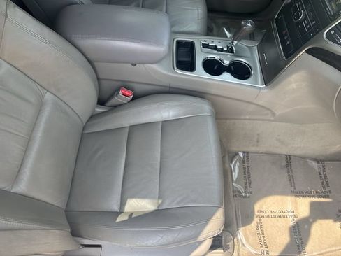 Used 2013 Jeep Grand Cherokee Laredo AWD/4WD image 31