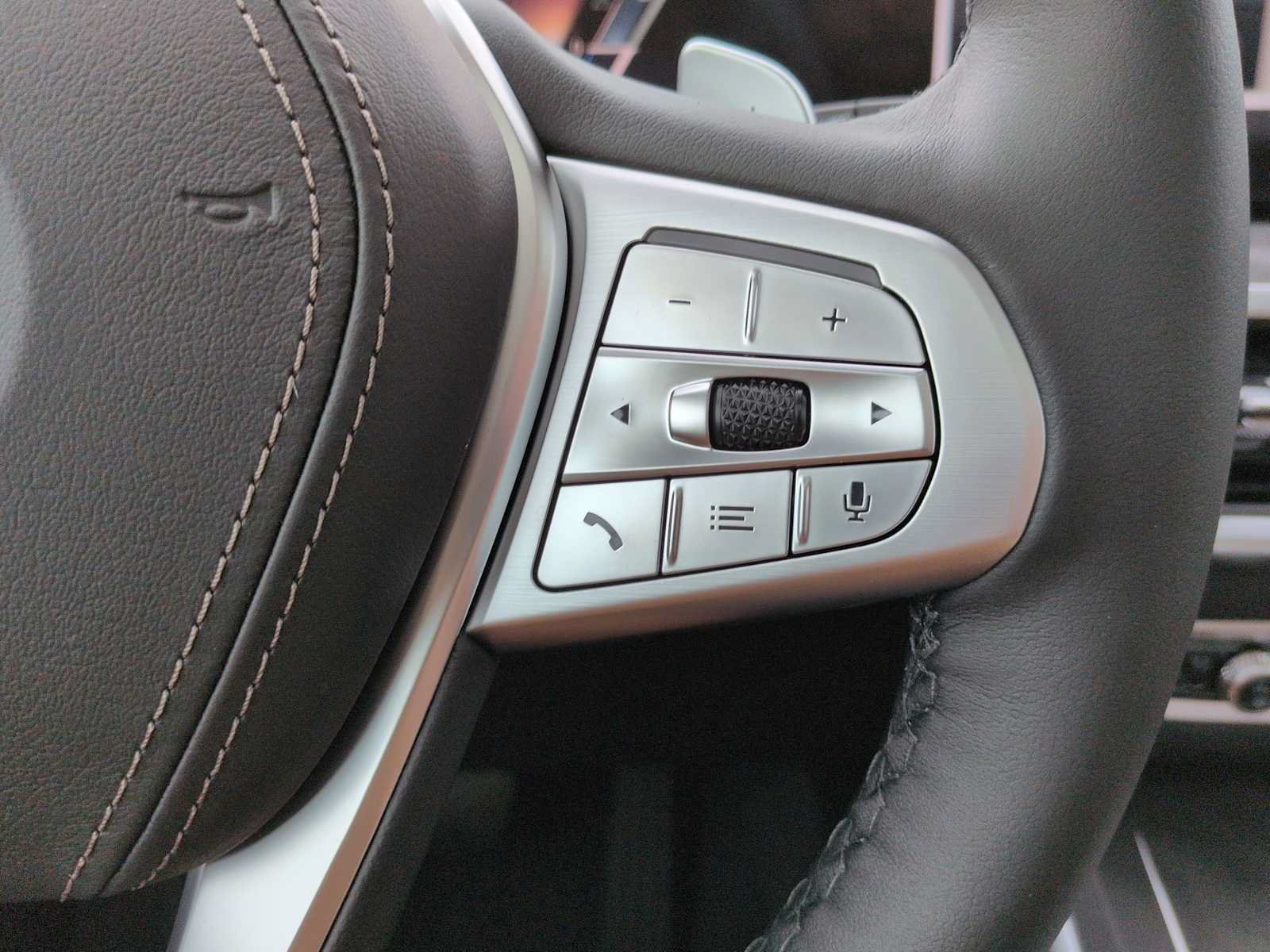 Used 2027 BMW X7 xDrive40i AWD/4WD image 27