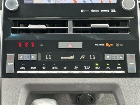 Used 2021 Toyota Avalon Limited image 16