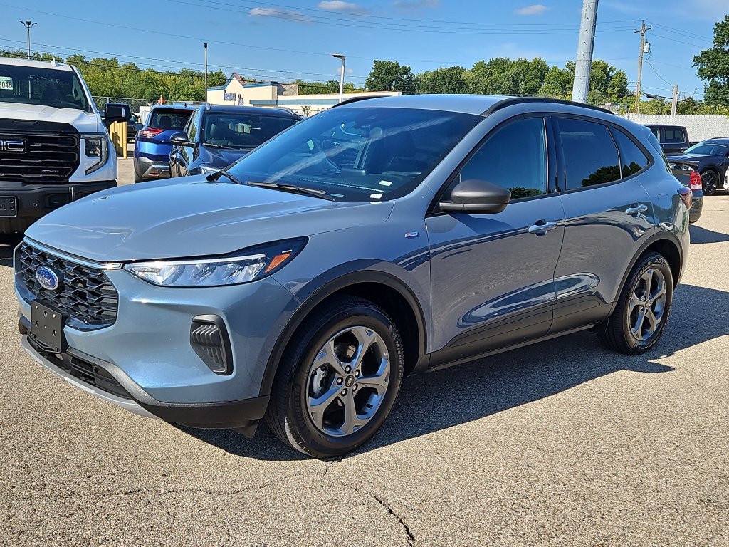 Used 2025 Ford Escape ST-Line AWD/4WD image 2