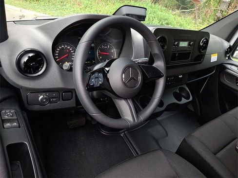 New 2025 Mercedes-Benz Sprinter 2500 image 8