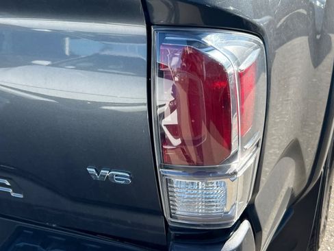Used 2021 Toyota Tacoma TRD Off-Road w/ Technology Package AWD/4WD image 18
