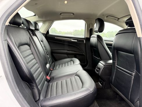 Used 2018 Ford Fusion SE w/ Equipment Group 602A FWD image 22