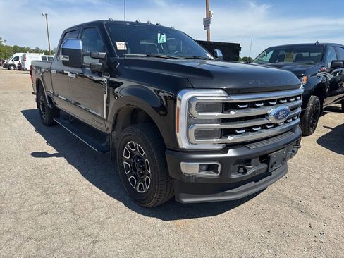 Used 2023 Ford F250 Platinum AWD/4WD image 4