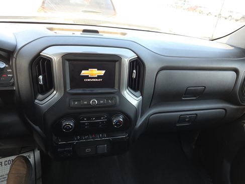 Used 2020 Chevrolet Silverado 1500 Custom Trail Boss w/ Custom Convenience Package AWD/4WD image 10