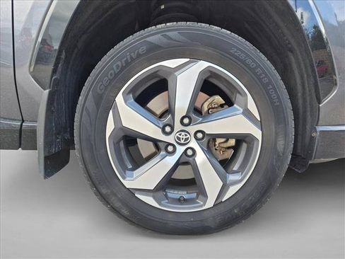 Used 2021 Toyota RAV4 SE w/ Weather & Moonroof Package AWD/4WD image 16