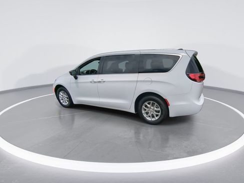 New 2026 Chrysler Pacifica Select FWD image 5