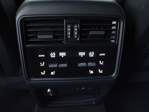 Certified 2024 Porsche Cayenne S AWD/4WD image 37