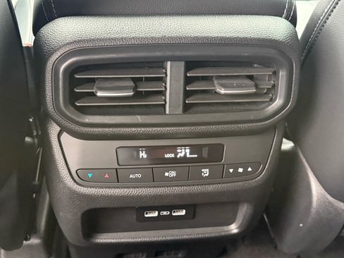 Used 2023 Honda Pilot Touring image 31