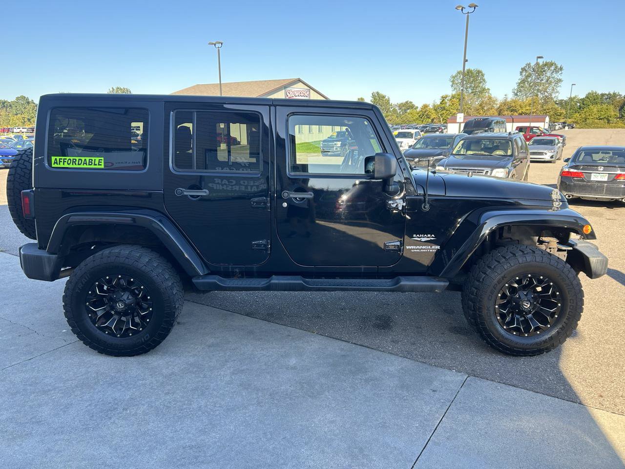 Used 2014 Jeep Wrangler Unlimited Sahara w/ Dual Top Group AWD/4WD image 4