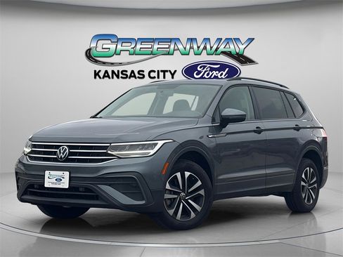 Used 2022 Volkswagen Tiguan S image 3